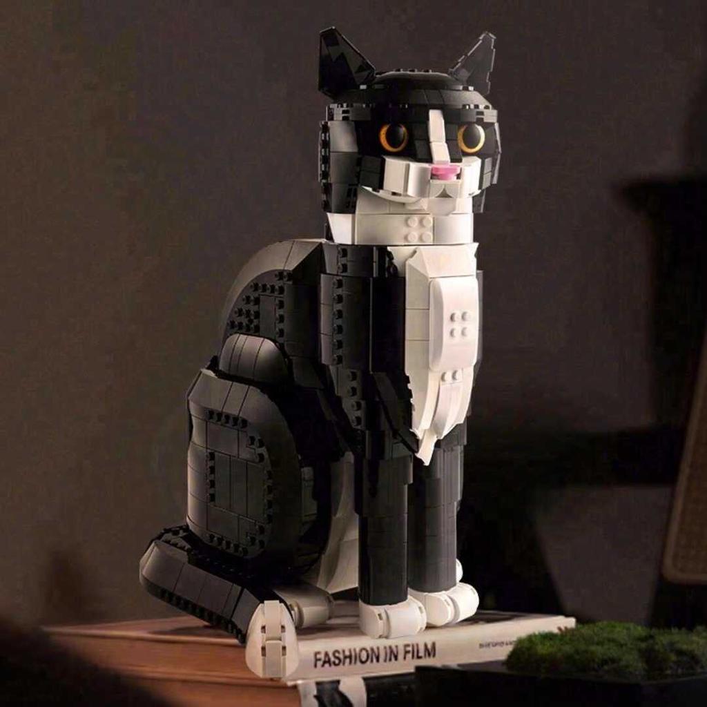 Tuxedo Cat Cow Cat Girl Building Blocks Toy Creative DIY Animal Model for Kids Focus & Hands-On Skills Compatible with Lego-Style Bricks