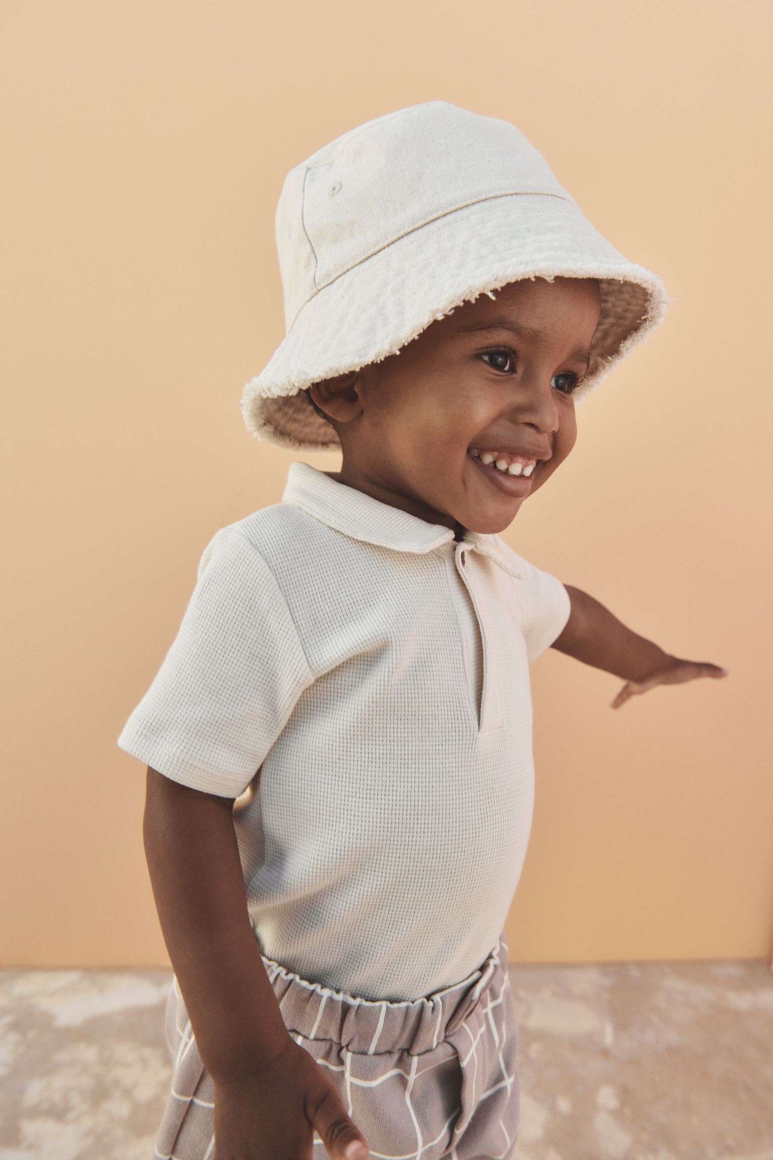 

Комплект из 2-х боди и шорт.