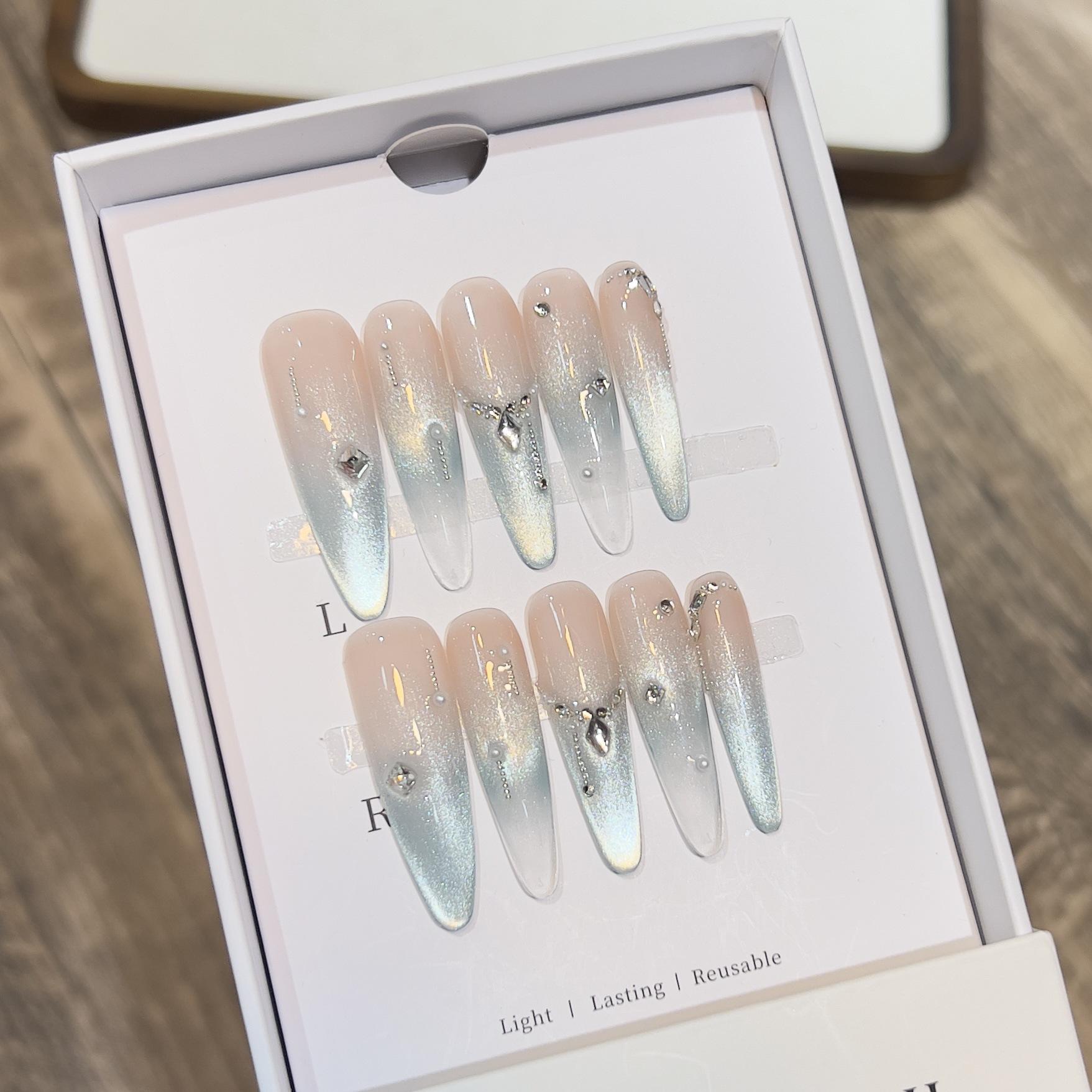 

Dorisun Summer Green Cat Eye Press-On Nails with Rhinestones Medium M