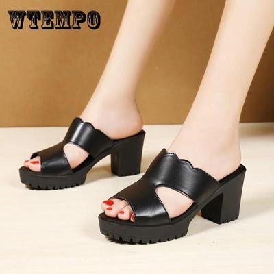 Sandalen und Hausschuhe mit hohem Absatz und weicher Sohle für Damen, dicker Absatz, weiches Leder, Sommeroberbekleidung, dicke Sohle, rutschfeste Hausschuhe in großer Größe