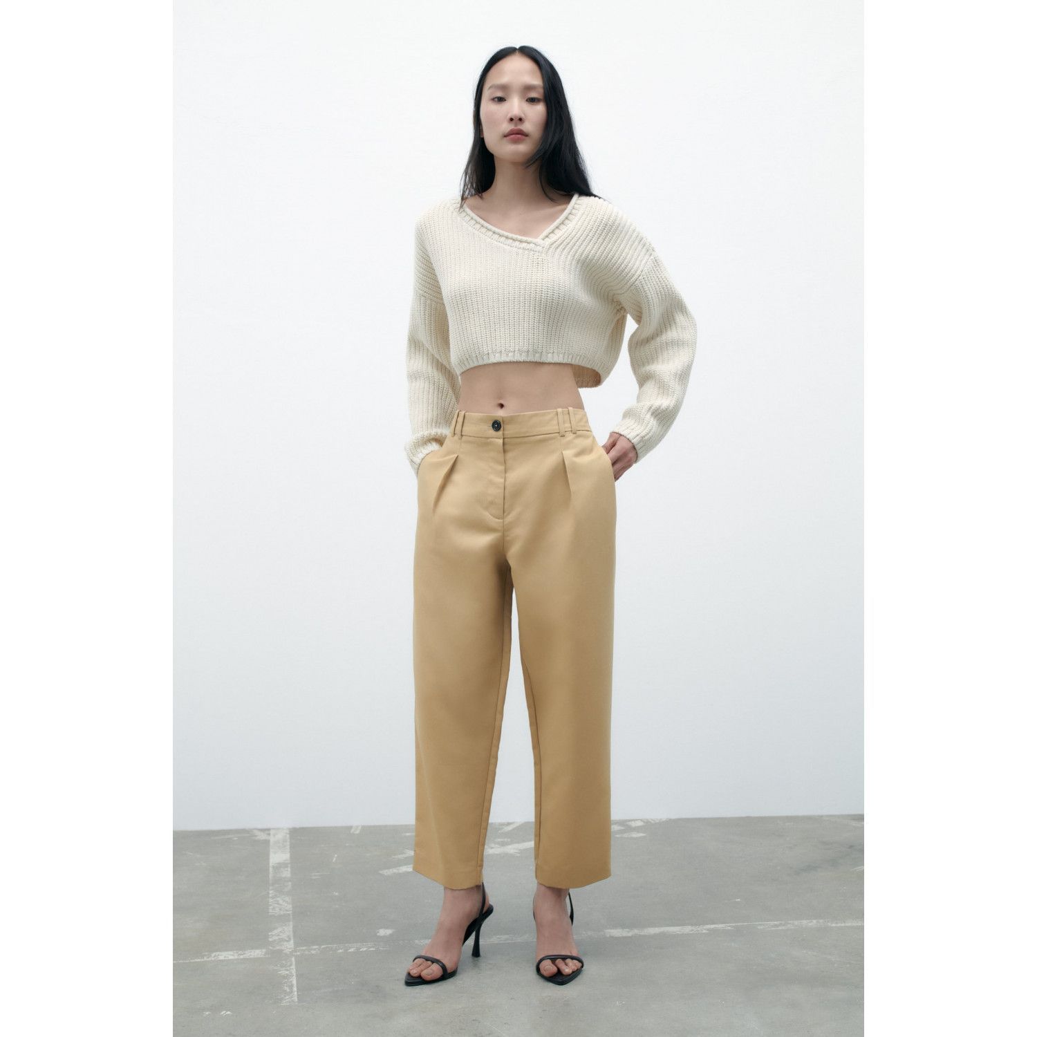

HIGH-WAIST CARROT FIT DARTED TROUSERS