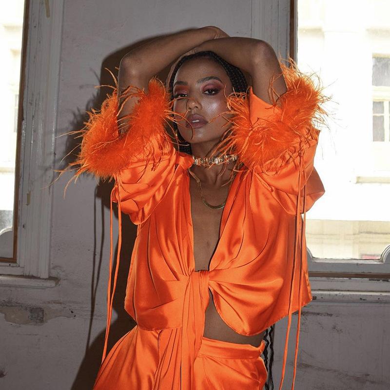 Streetwear Chic Langarm Mit Pelzigen Federn Satin Crop Top Clubwear Vorne Fliege Up Sexy Schlanke Frauen Verband Shirt low Cut