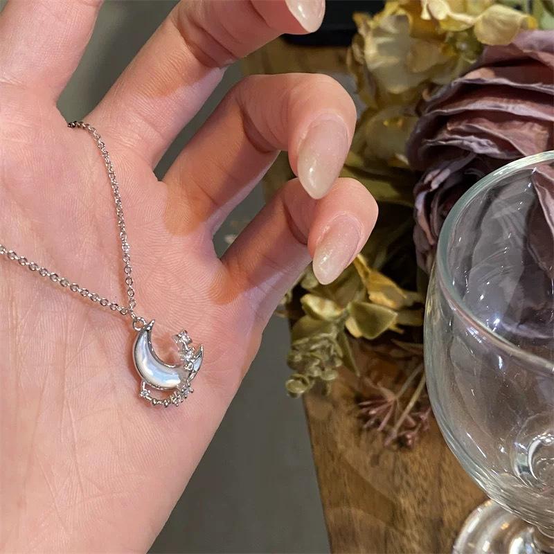 925 sterling silver white fritillary moon necklace women's light luxury Korean version ins high-end design star and moon pendant girlfriend neck chain