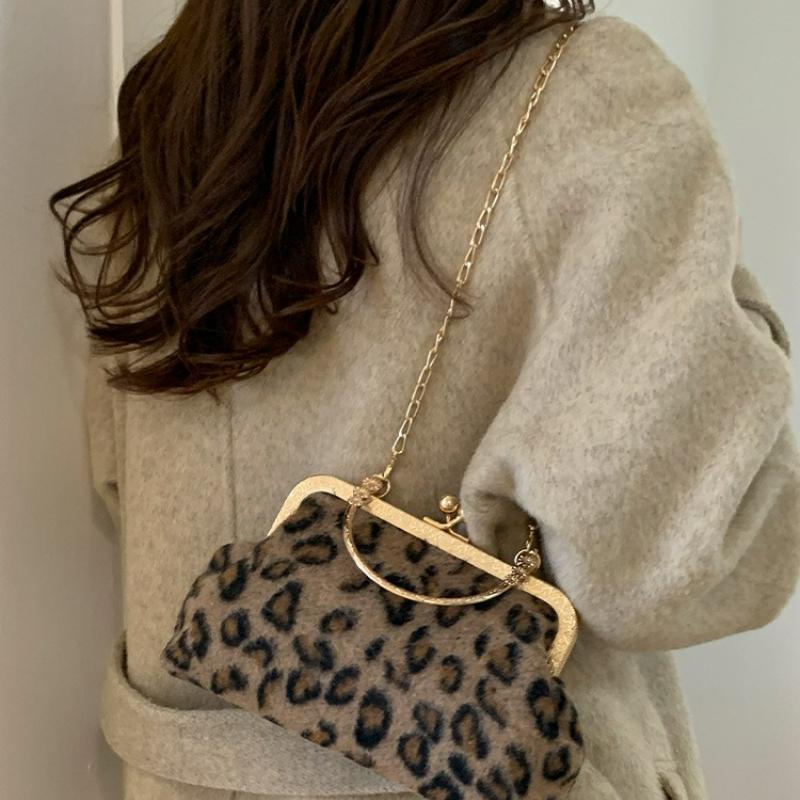 New Comfortable and Simple Crossbody Bags for Women Fashi Handle Bag with Chain Leopard Print Versatile Texture Shell Bag