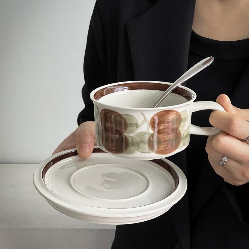 Ručně malovaný květinový keramický šálek retro niche kávový šálek s podšálkem set latte latte čajový šálek