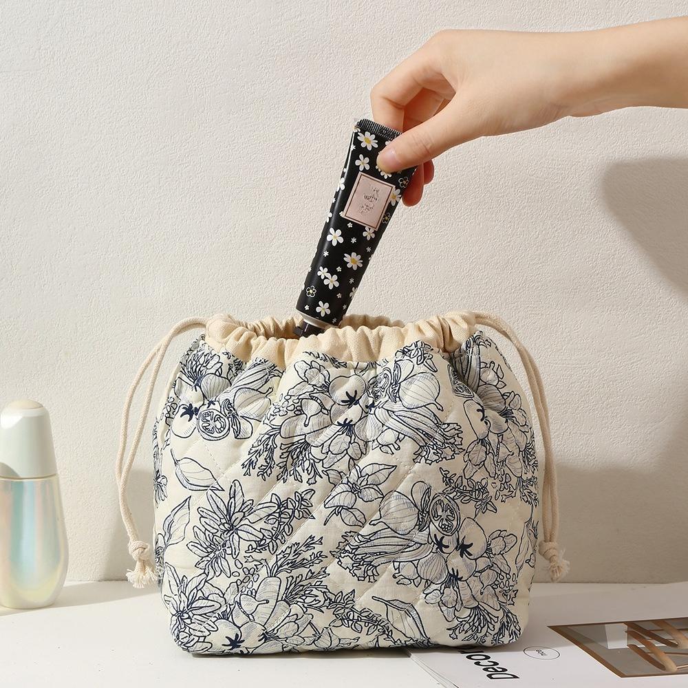 Cute Quilted Cosmetic Bag for Women Girl Large Capacity Travel Drawstring Storage Pouch Makeup Bag Female Travel Clutch Bags