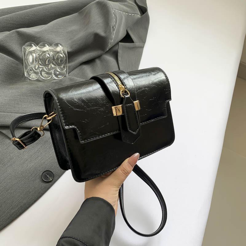 

Повседневная трендовая сумка через плечо, простая модная женская сумка-мессенджер 2024 года, летняя новая повседневная тенденция, маленькая квадратная сумка для поездок на работу чёрный