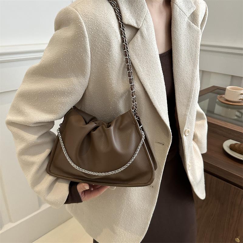 Personalized pleated chain handbag bag women's 2024 spring new solid color lychee pattern casual messenger bucket bag