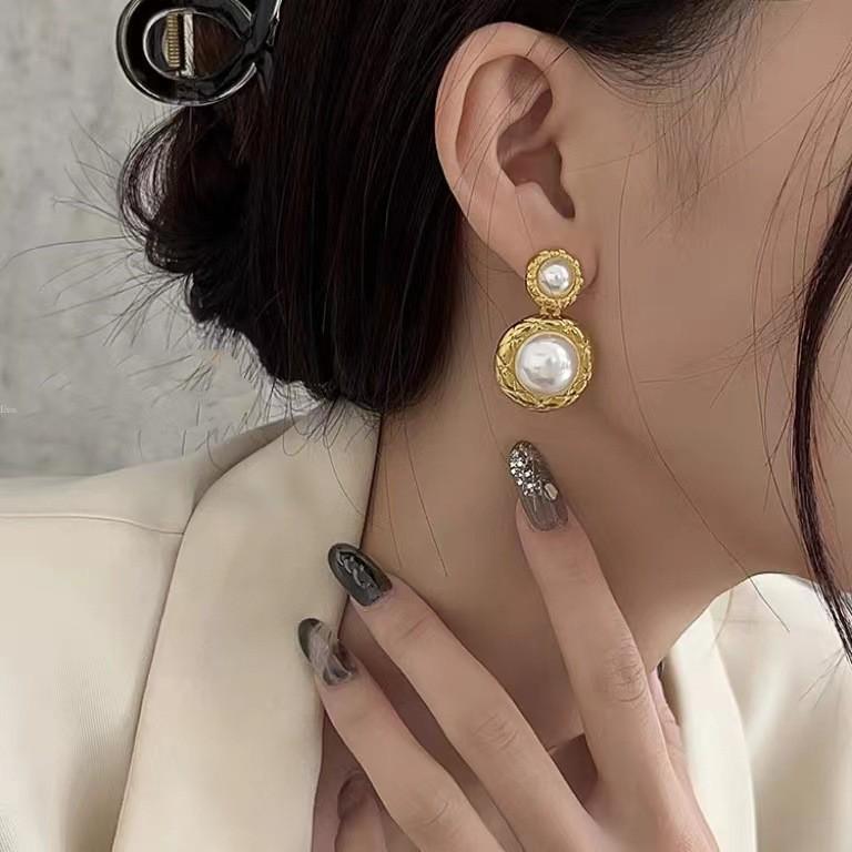 Elegant French Retro Pearl Earrings - S925 Silver Needle, High-End Geometric Design for Women
