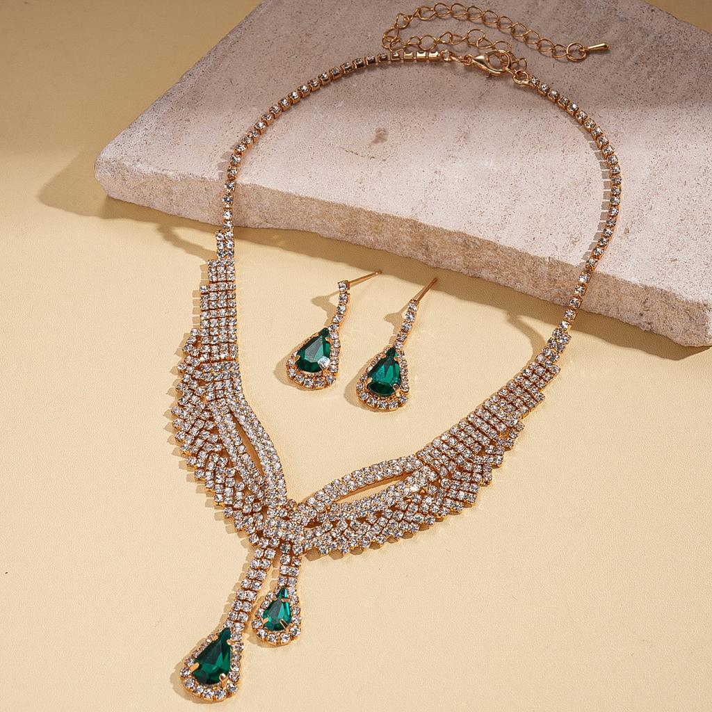 Two-piece Set of Diamond-encrusted Water Drop Pendant, Collarbone Chain, Temperament, Fashionable Neck Chain, Light Luxury Necklace.
