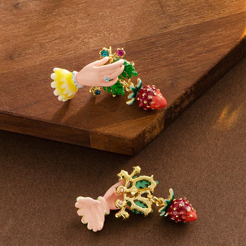 Korean version of sweet fashion dripping oil four seasons berry red strawberry stud earrings women's high-end temperament simple earrings