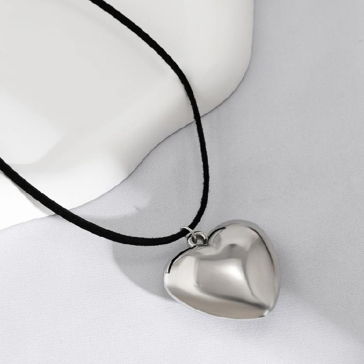 Loves Heart Clavicle Chain Women Girls Velvets Rope Necklace Party Birthday Gift