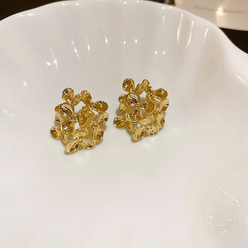 Real Gold-Plated Silver Needle Retro Flower Butterfly Pearl Stud Earrings - Exquisite High-End Design.