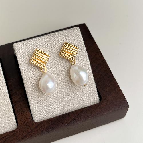French Light Luxury Baroque Pearl Earrings Personality Fashion Temperament Freshwater Pearl Earrings Retro Earrings High-end Sense