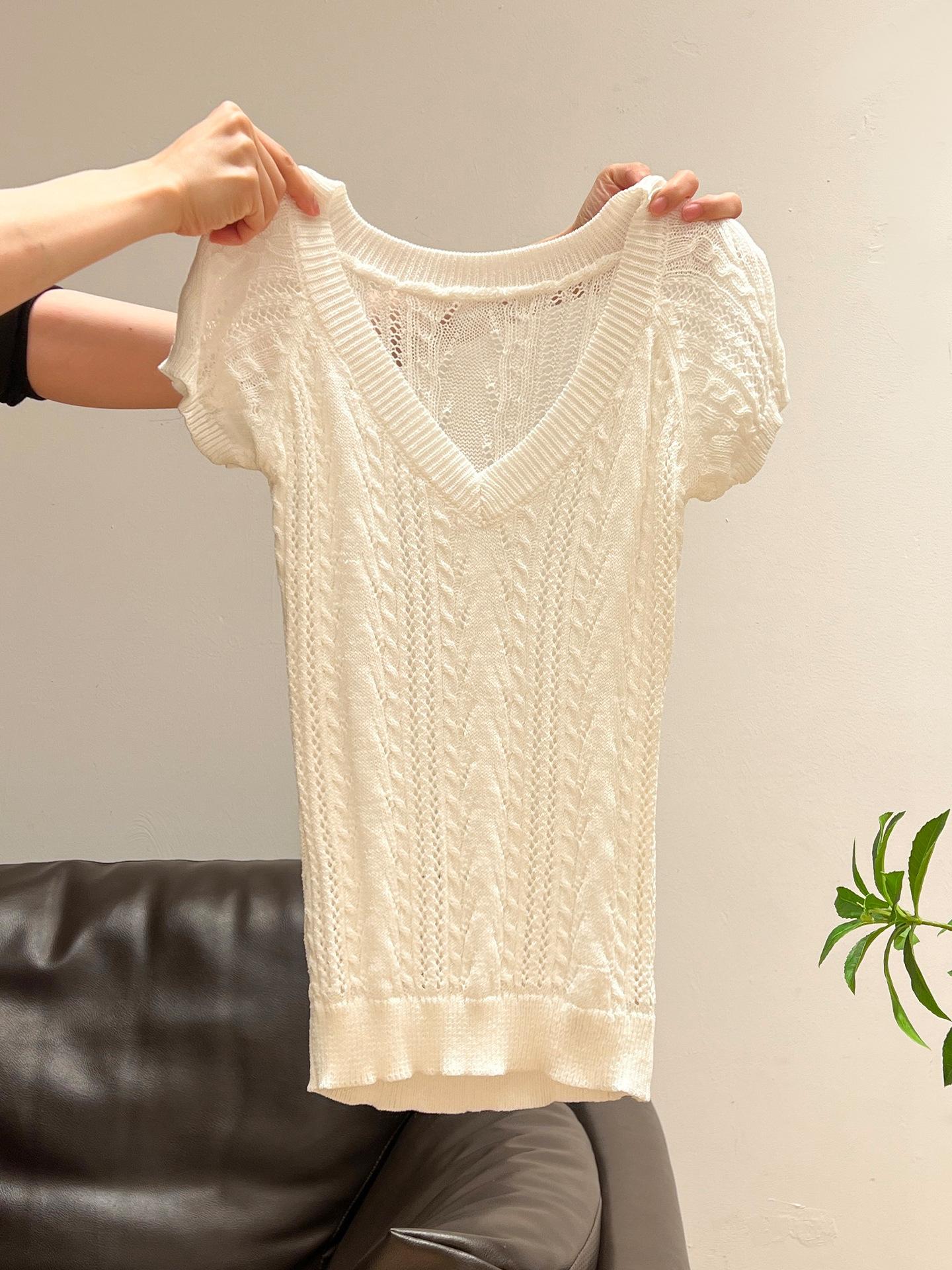

Korean version of design sense hollow twist V-neck beige short-sleeved knitted sweater women s spring and summer slim-fitting and thin bottom shirt One size fits all