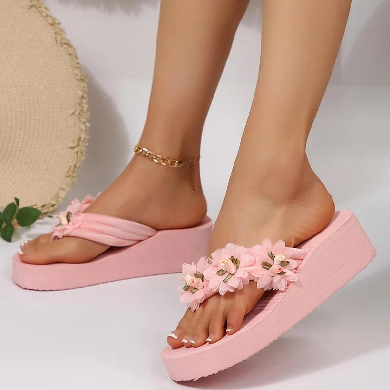 Deko mit Blumen Damen Keil Zehentrenner Sommer 2025 Leichte Zehensteg Plateau Pantoletten Frau Bequem Rutschfest Strand Pantoletten