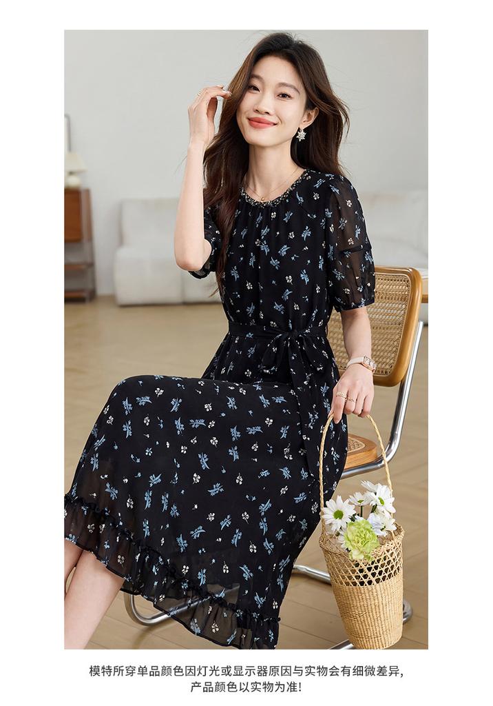 26 year new summer high-end feeling slimming floral skirt vacation style mid length skirt cake skirt short sleeved skirt dress dress dress skirt