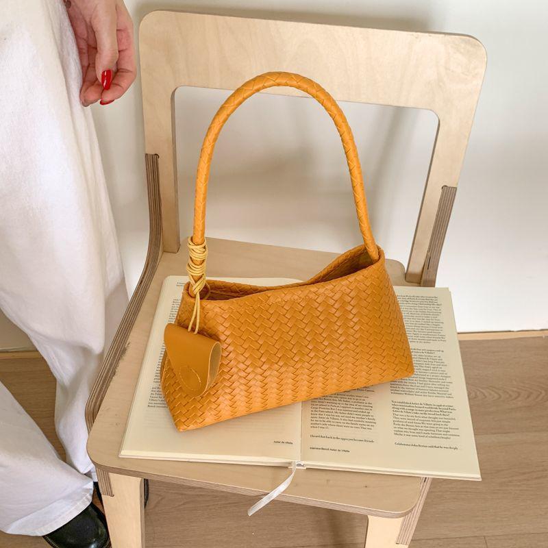 2025 Französische Nischen-Strick-Damen-Schulterhandtasche