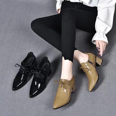 Mode spitze High Heels Herbst neu dicker Absatz Schnürschuhe kleine Lederschuhe Kuh Lackleder tiefer Ausschnitt Damenschuhe