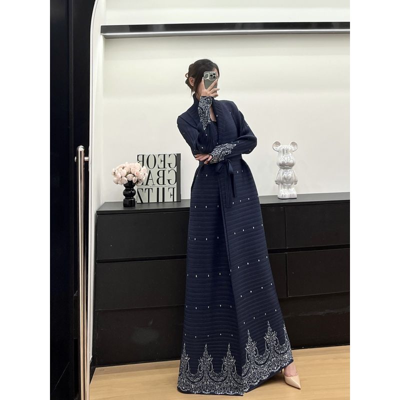 

Fashion Middle East Robe Print Pleat Trench coat Women Spring and Autumn Temperament Plus size Loose Shawl Robe cardigan Outerwear Color 1 Free size (default size 57 inches 145cm)