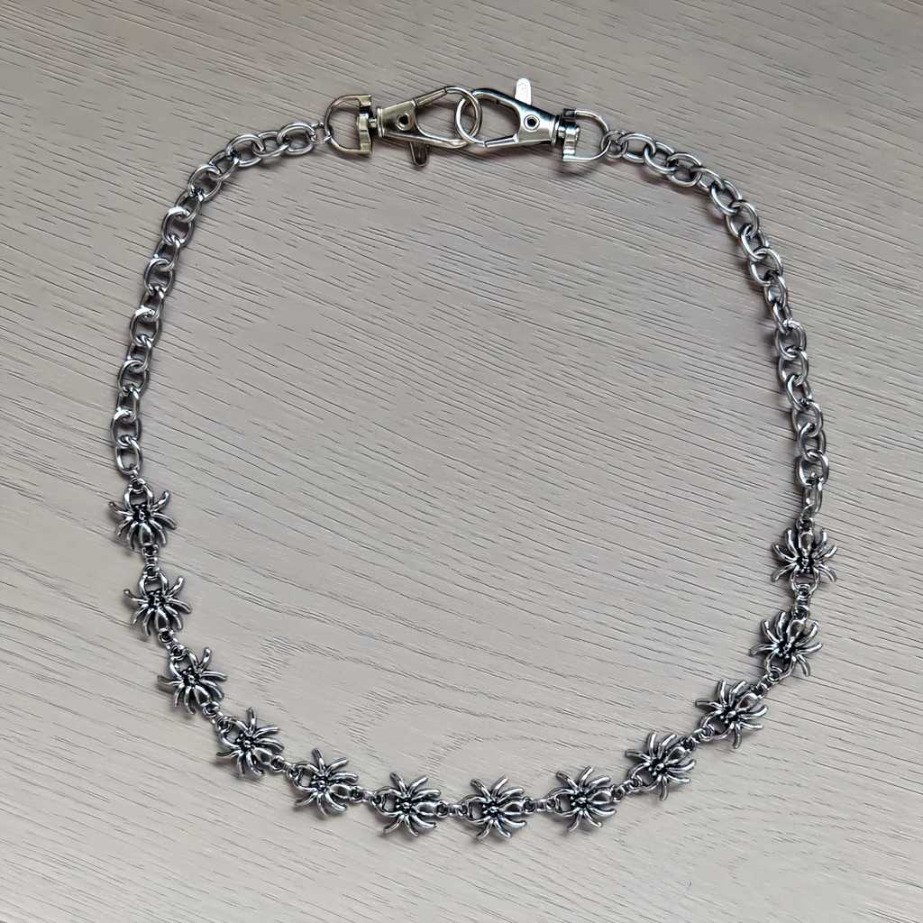 Gothic Spider Pendant Necklace With Geometric Zinc Alloy Chain For Party Wear