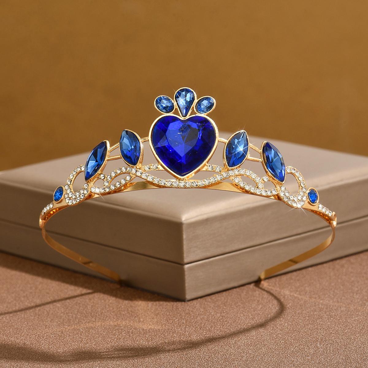 

Ladies fashionable heart-shaped minimalist design elegant crown necklace earrings Zircon set