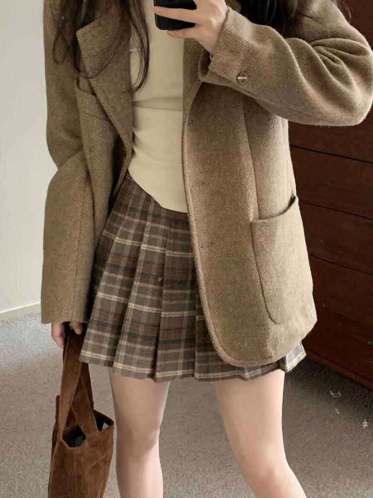 Plus Size High-Waisted Plaid Wool Pleated A-Line Skirt for Women - Thickened, Slimming, Short, Perfect for Spring and Autumn.