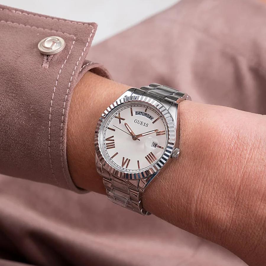 Guess Silberne Edelstahl-Quarzuhr mit Kalender - GW0308L1