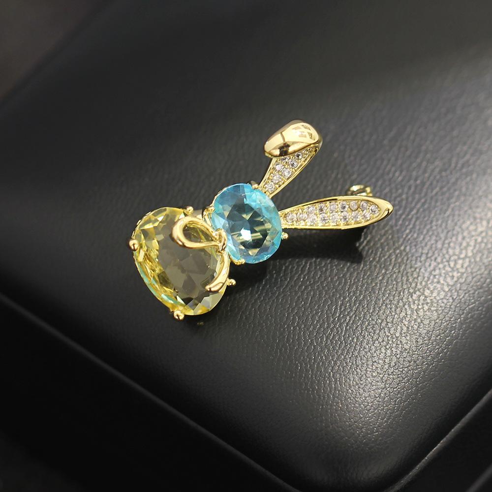 

Cute And Sweet Macaron Imitation Crystal Bunny Brooch, Exquisite Versatile Animal Zodiac Pin, Small Collar Needle For Women
