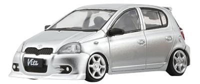 BM CREATIONS 1/64 Maßstab Toyota 1998 Vitz/Echo 5-türig Silber Rechtslenker Fertigmodell