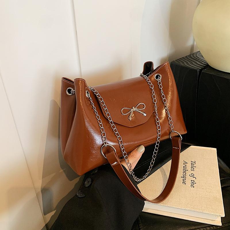 Stylish Red Pu Crescent Bag With Unique Shape For Fashionable Street Style