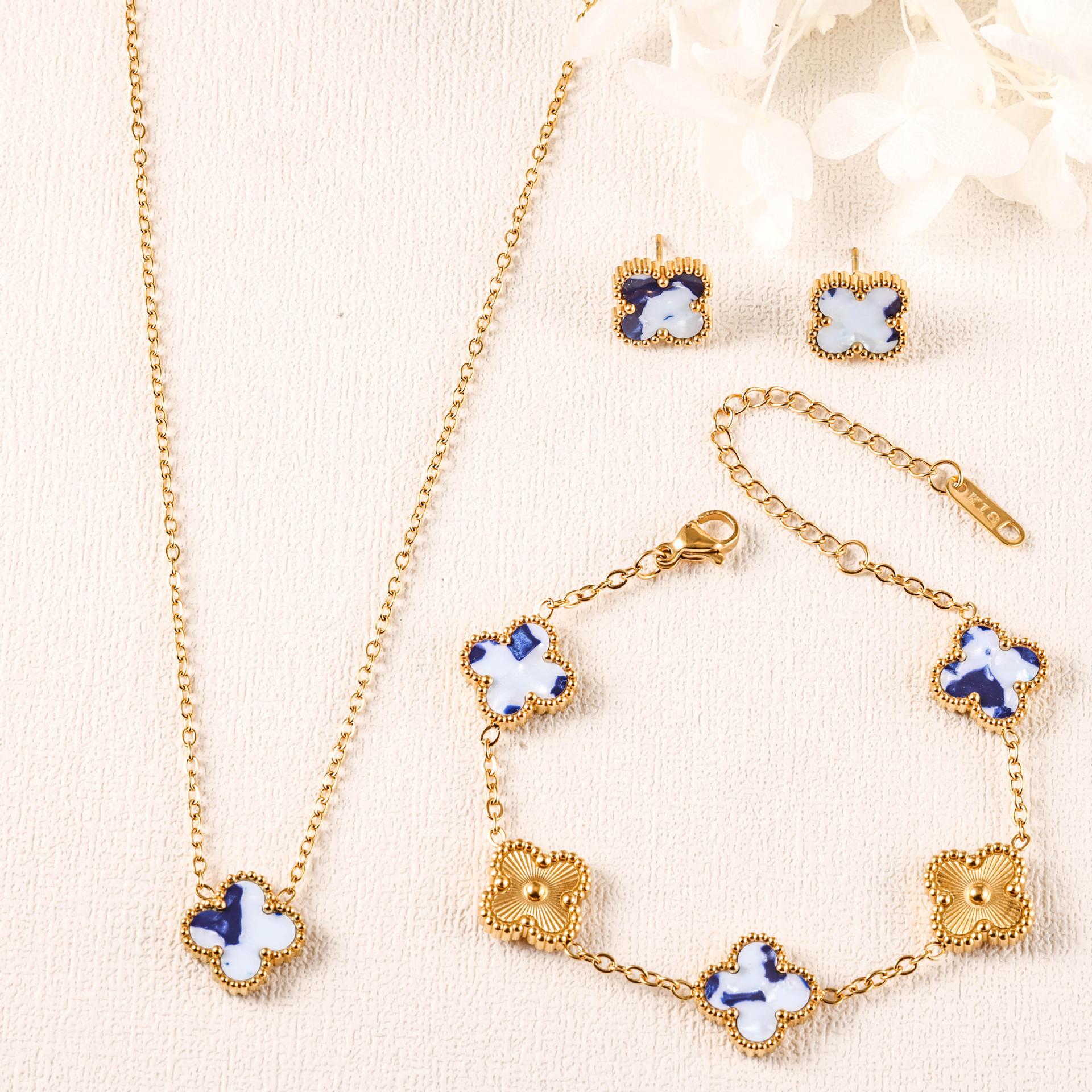 3PCS clover necklace bracelet earrings 18K gold-plated non fading light luxury fashion accessory necklace+bracelet+earring