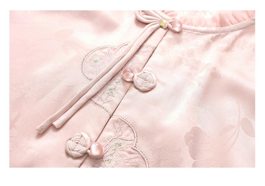 Mom's Elegant Chinese-Style Satin Embroidered Lace Shirt with Three-Quarter Sleeves