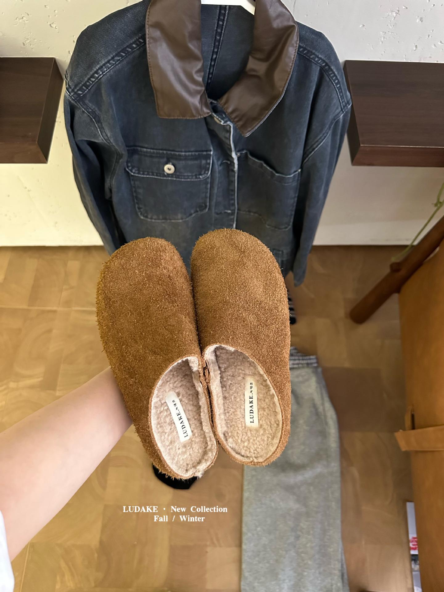 

Simple fluffy slippers women s baotou cotton mop winter new velvet warm and comfortable lazy foot burken half slippers 39 светло-коричневого