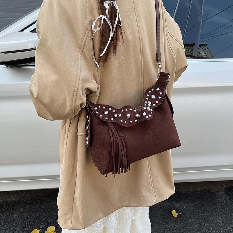 Commuter Underarm Bag Women's 2025 New Retro Matte Shoulder Bag Fringed Rivet Handbag Messenger Bag
