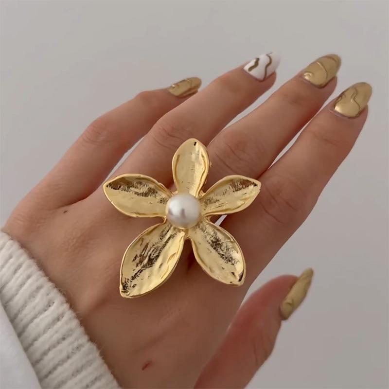 Rings, Electroplated Pearl Jewelry, Alloy Flower Jewelry, Niche High-end Light Luxury Rings, Women's Accessories