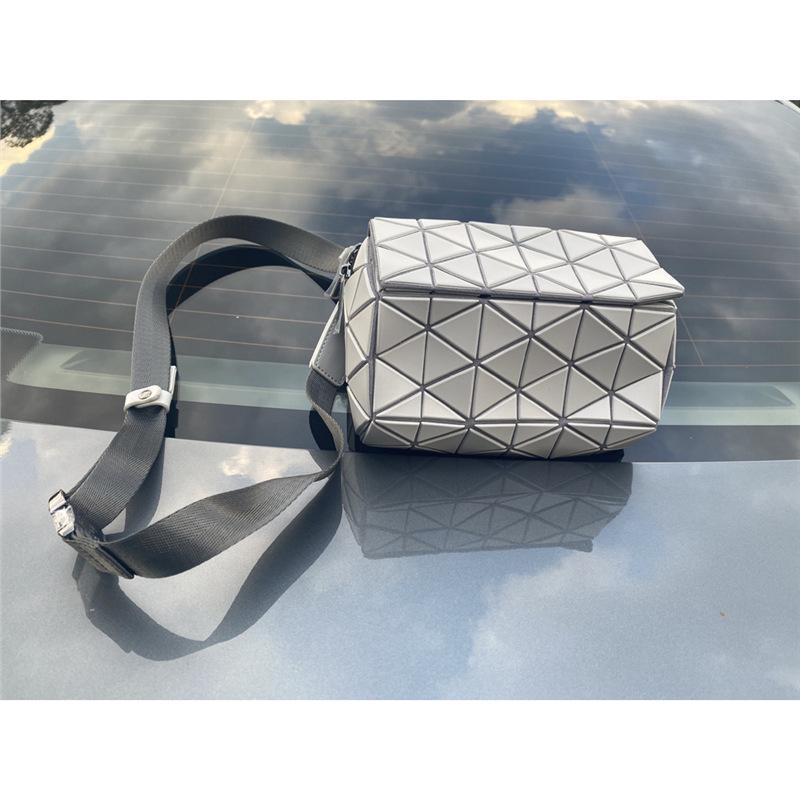 Women's Geometric Diamond Pattern Round Crossbody & Waist Bag