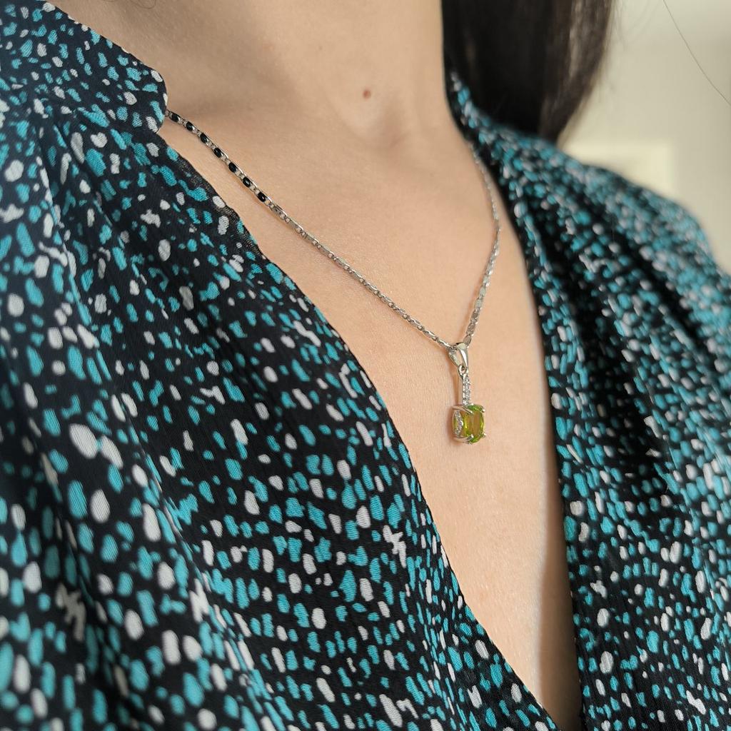 Серебряная подвеска с хризолітом (60002178)