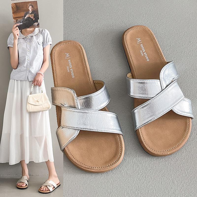 Retro style casual flat beach non-slip sandals women wear new cross-strapped slippers in summer