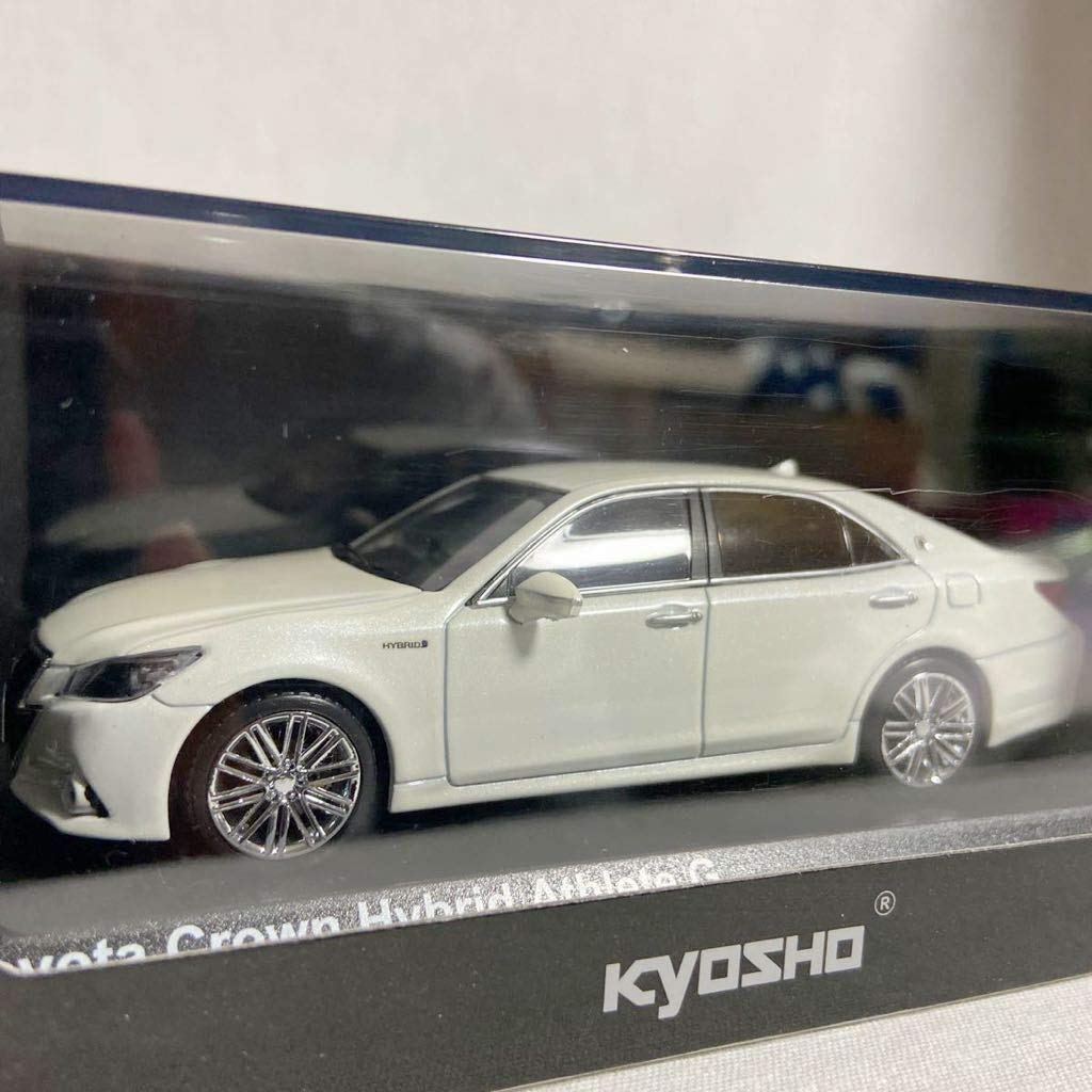 Kyosho Scale Toyota Crown Hybrid Athlete G White Pearl Crystal Shine 210 Series Miniature Model Car 1/43