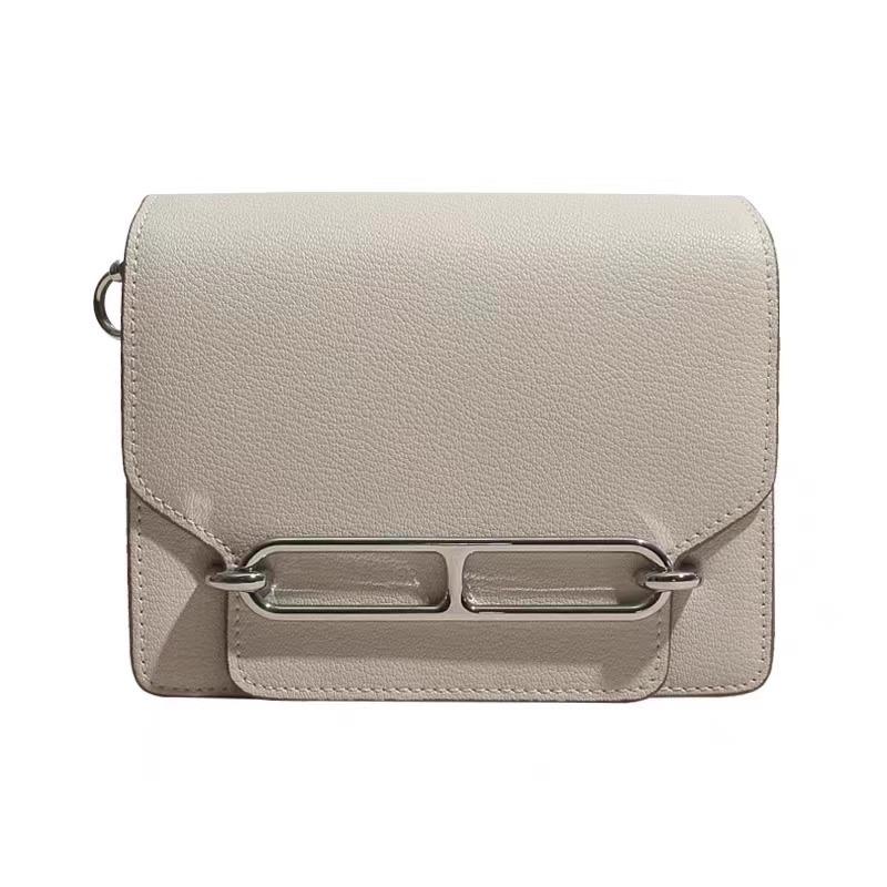 This Children's Bag Is Elegant, Fashionable, Simple and Versatile. It's A Small Square Bag with A Single Shoulder and A Crossbody