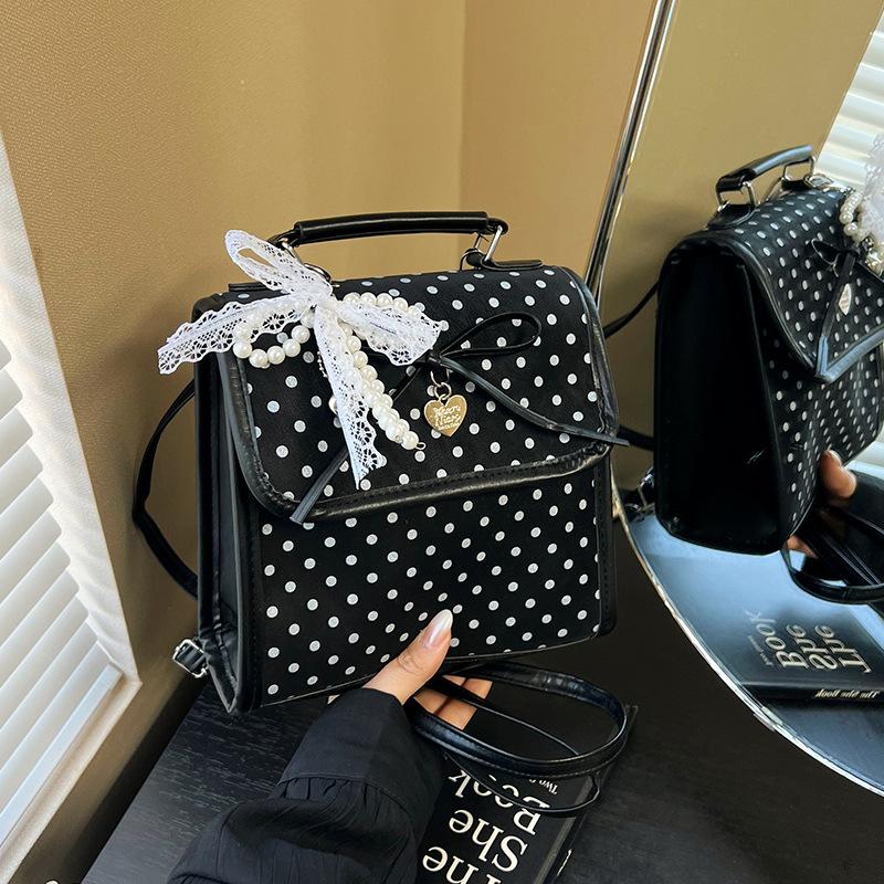 Schoolbag Korean Version Fashionable Underarm Cute Bag 1011 Spring New Simple Commuter Bag Fashionable High-value Shoulder Bag