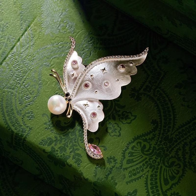 Exquisite Enamel Butterfly Fluttering Brooch, Elegant Pearl Insect Brooch, Niche Design Sense Brooch
