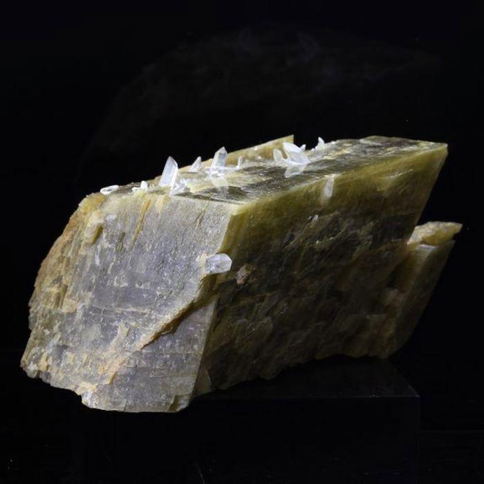 Pierres et Minéraux. Siderite, Quartz. 1328.0 ct. Mésage Mine, Vizille, France..