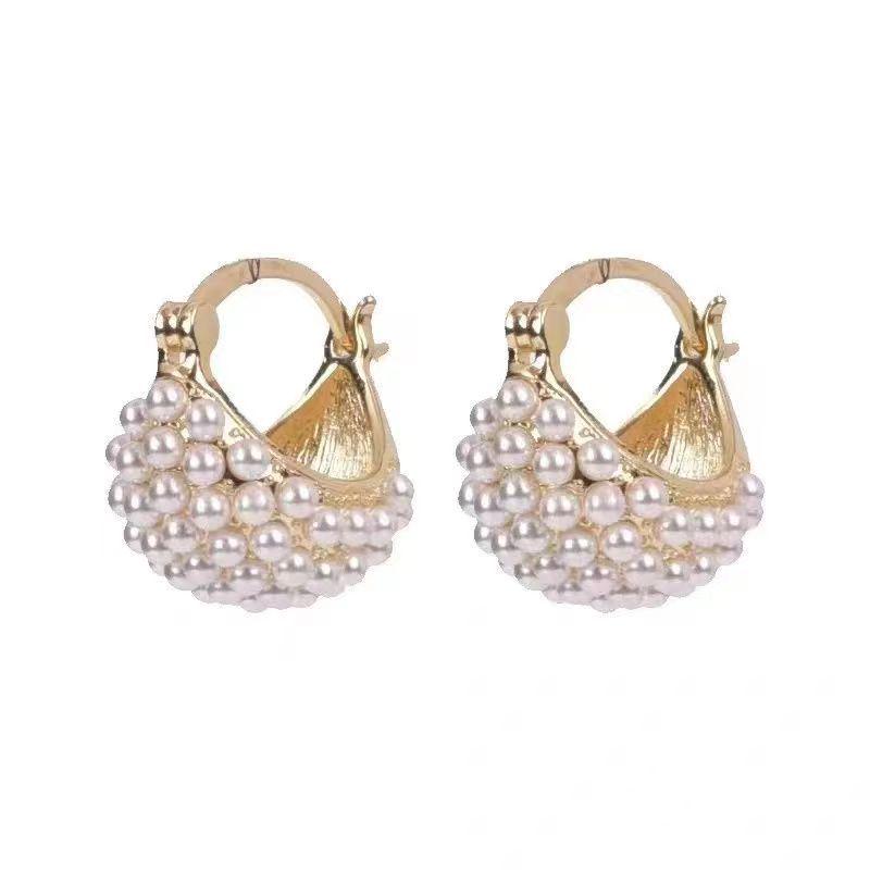 2023 Trendy French Pearl Earrings - Retro High-Class Ear Cuffs with Niche Design and Light Luxury Appeal
