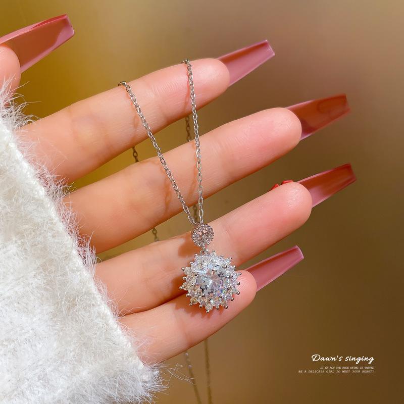 Japanese And Korean Wind Heavy Industry Super Flash Large Zircon Pendant Necklace Tide Same Collarbone Chain