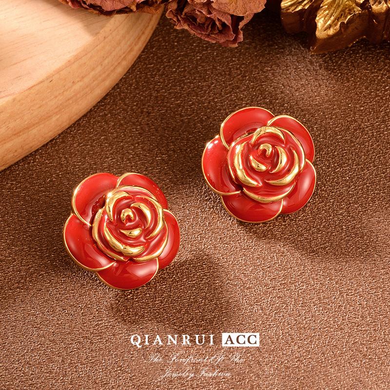 

Korean version of Xiaoxiangfeng camellia drop oil enamel design earrings Mori rose silver needle earrings versatile jewelry women