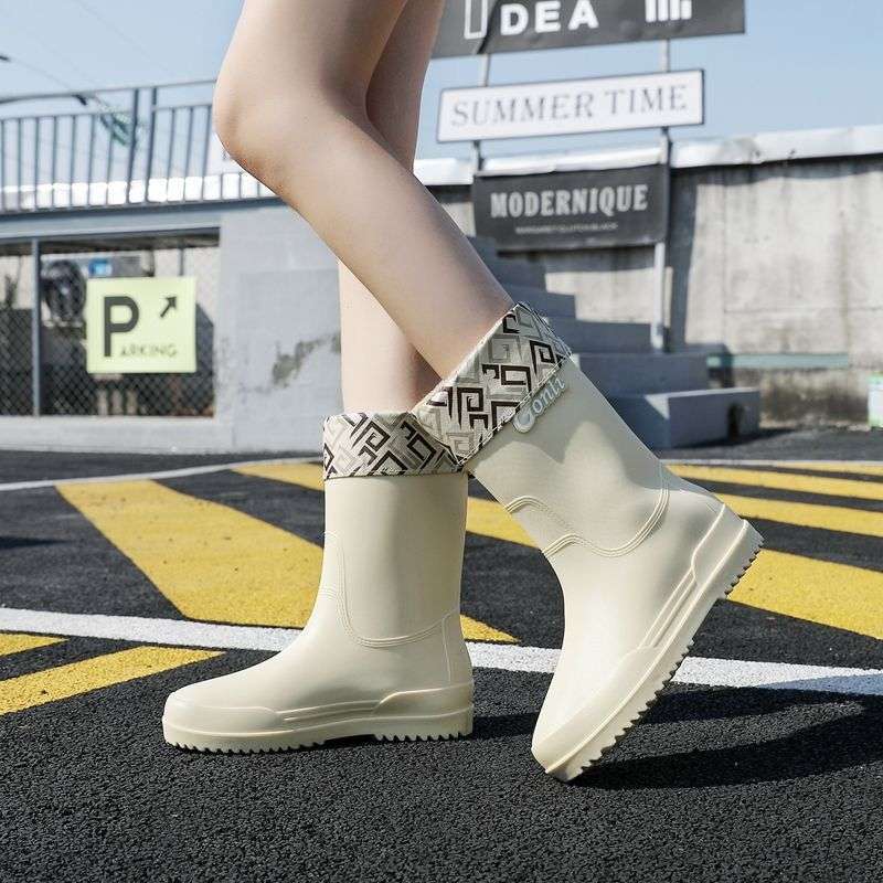 2025 New Rain Shoes Women's Fashion Wear Non-slip Foreign Style Medium and High Tube Water Shoes Adult Soft-soled Long Rain Boots