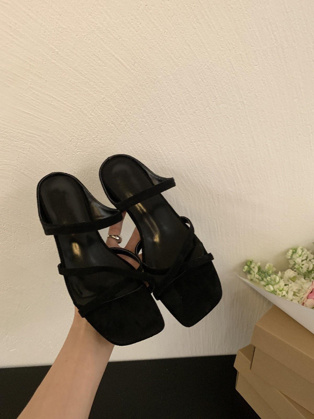 

French thick heel cross with cool slippers fairy shoes wear 2025 summer new suede open-toed Roman sandals 35 чёрный