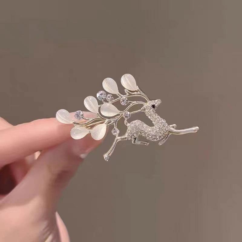 Luxury Korean Bow Brooch – Elegant and Versatile Pin for Suits and Attire